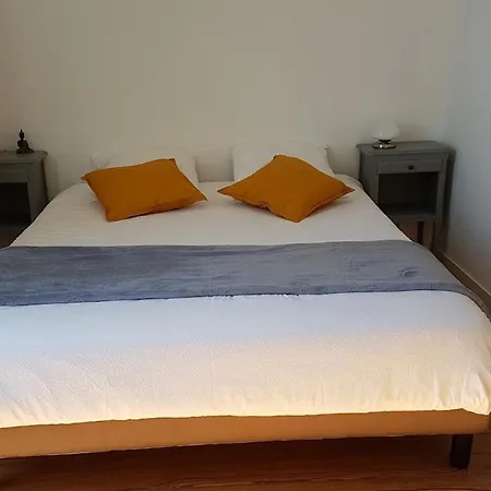 Dans Chateau بيت للعطل Saint-Germain-du-Seudre