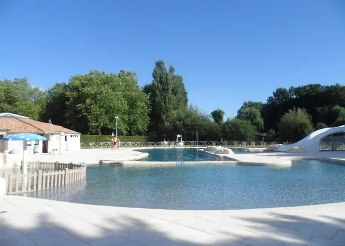 Dans Chateau Saint-Germain-du-Seudre