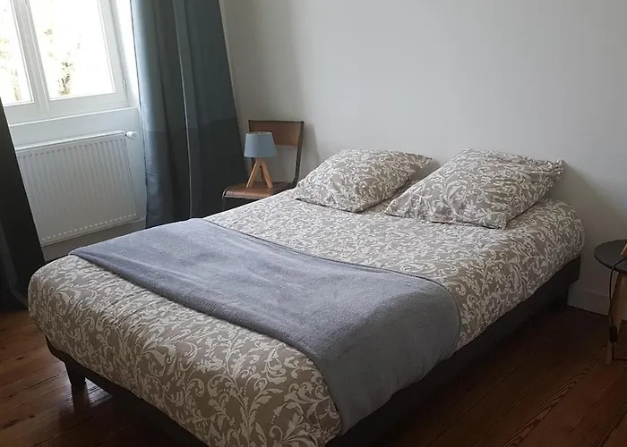 Dans Chateau بيت للعطل *