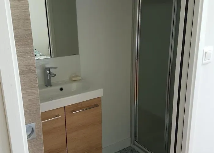 Dans Chateau بيت للعطل *