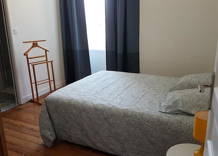 Dans Chateau بيت للعطل Saint-Germain-du-Seudre