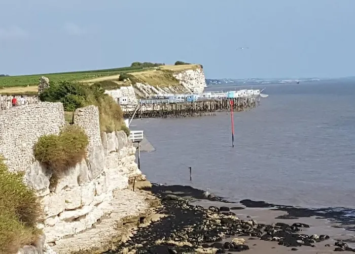 Dans Chateau بيت للعطل *